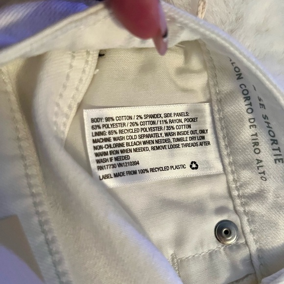 Universal Thread White with Black Side Detail Short Size 2 - Picture 8 of 14